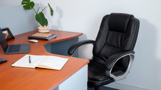 Leather vs. Mesh: Which Is The Right Executive Chair For You?